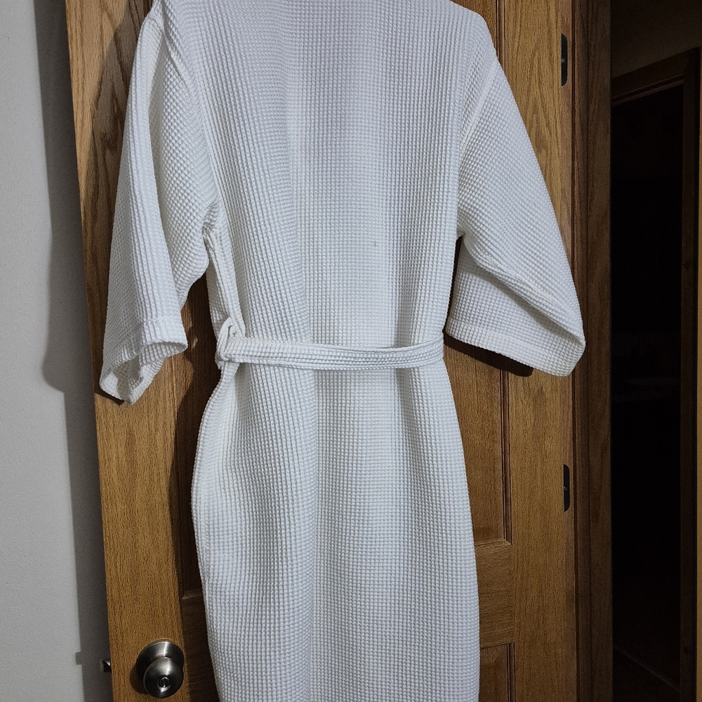 White Waffle Knit Robe - Picture 3 of 4